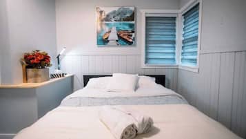 3 bedrooms, travel crib, WiFi, bed sheets