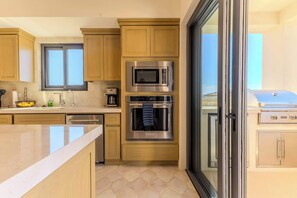 雪櫃、微波爐、爐具、洗碗機