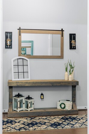 Interior - Spacious & Comfy Family Gem: Games ~ Office ~ BBQ! In Crosby, Tx (Crosby)