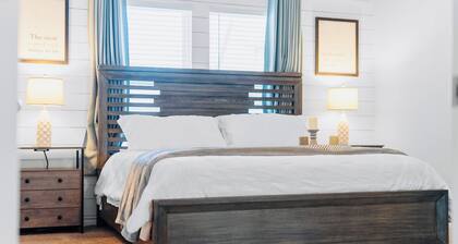 Spacious & Comfy Family Gem: Games ~ Office ~ BBQ! In Crosby, Tx