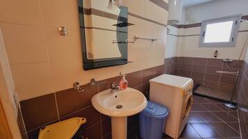 Classic Apartment | Bathroom