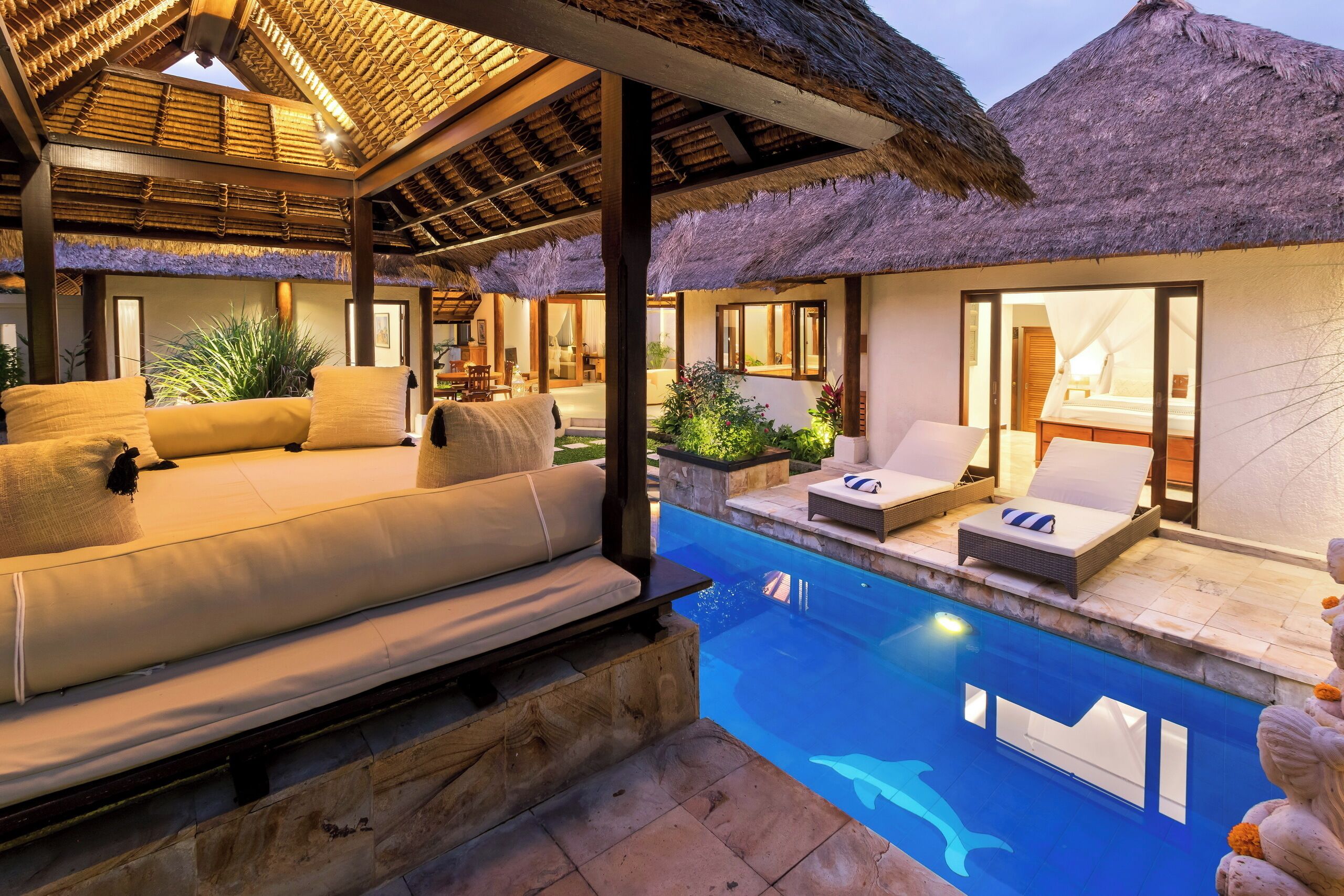 حمّام سباحة خارجي