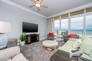 Condo, 2 Bedrooms | Living area