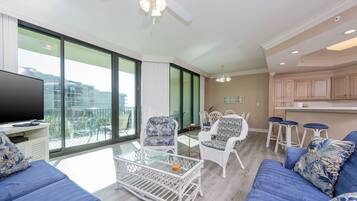 Condo, 2 Bedrooms | Living area