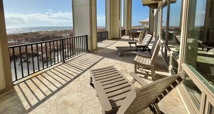 Grandview 10 bedroom 9.5 bath gulf-front pet friendly house sleeps 24