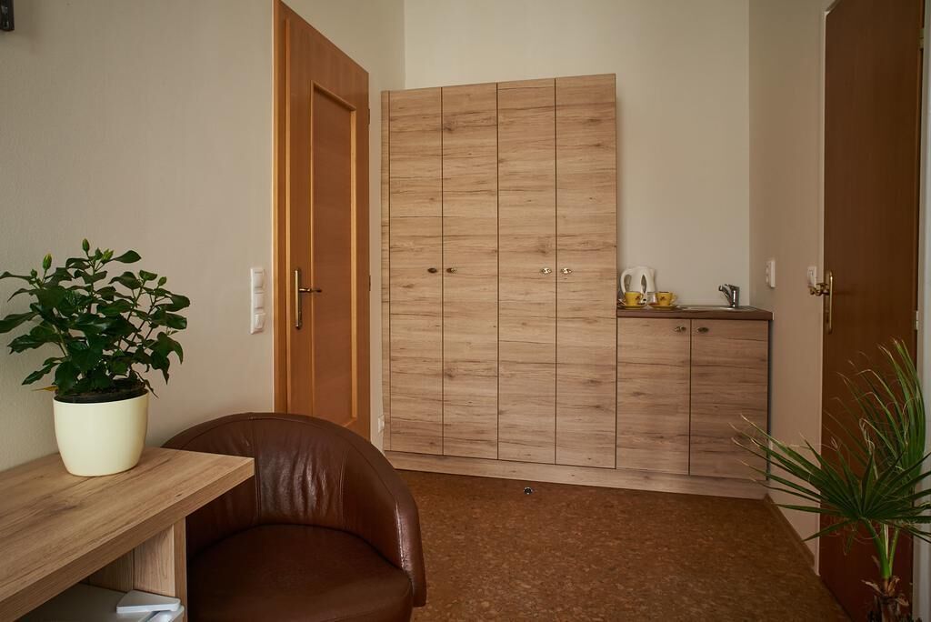 Standardzimmer, Stadtblick | Schreibtisch, laptopgeeigneter Arbeitsplatz, Bügeleisen/Bügelbrett