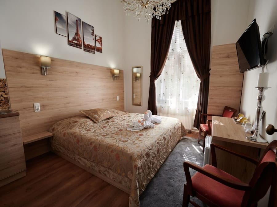 Standard Room, City View | Desk, laptop workspace, iron/ironing board, free WiFi