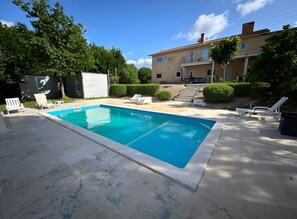 Outdoor pool - Tranquility and Unforgettable Moments at Casa Colipo (Batalha)