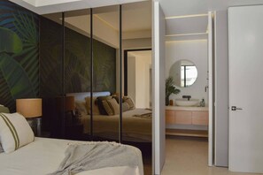 1 bedroom, desk, WiFi, bed sheets