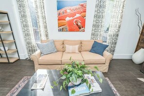 TV - Electric Geometric – Fit for 4! (Nashville)