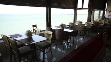 Accommodatie ligt op het strand, wit zand