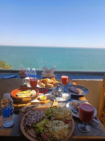 Desayuno a la carta los dĂas de semana (MAD 45 por persona)