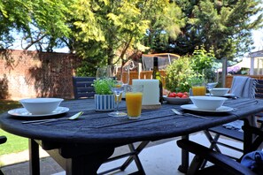 屋外ダイニングエリア