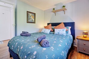 3 室のベッドルーム、アイロン / アイロン台、WiFi (無料)、ベッドシーツ