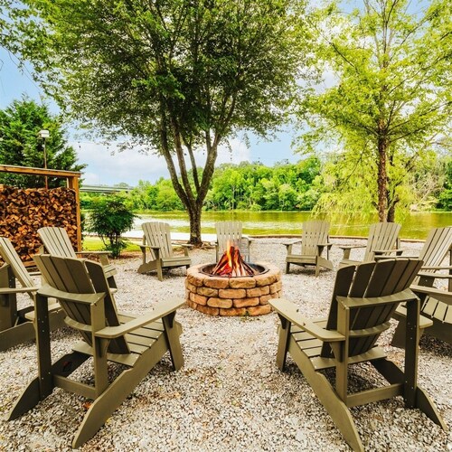 The Lily at River Rocks Landing