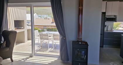 Luxury 2 Bed Apartment with rooftop terrace, 3 balconies, mountain & sea views.