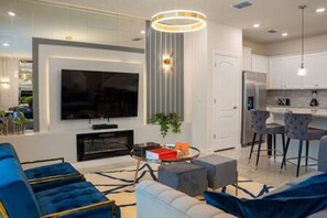 Interior - 5 Bedrooms townhouse W/ Pool (Davenport)