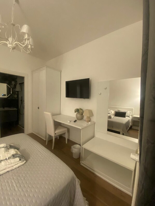 2 bedrooms, in-room safe, iron/ironing board, travel crib