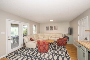 TV, offices - Lazy Days – Waterfront for 12! (Williamstown)