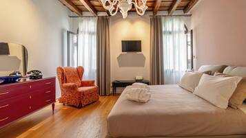 Classic Room | Iron/ironing board, free WiFi