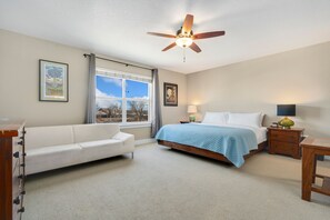 Townhome, Multiple Beds, Kitchen, Garden View (850 Baum St. (Unit B)) | 2 bedrooms, individually decorated, individually furnished - Old Town Escape w/ King Bed, Dog-friendly (Fort Collins)