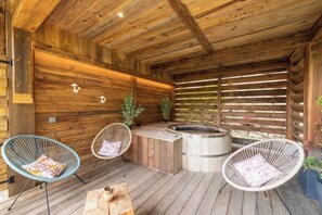 Outdoor spa tub - Chalet Le Cocoonid - Sauna - Nordic bath (Ventron)