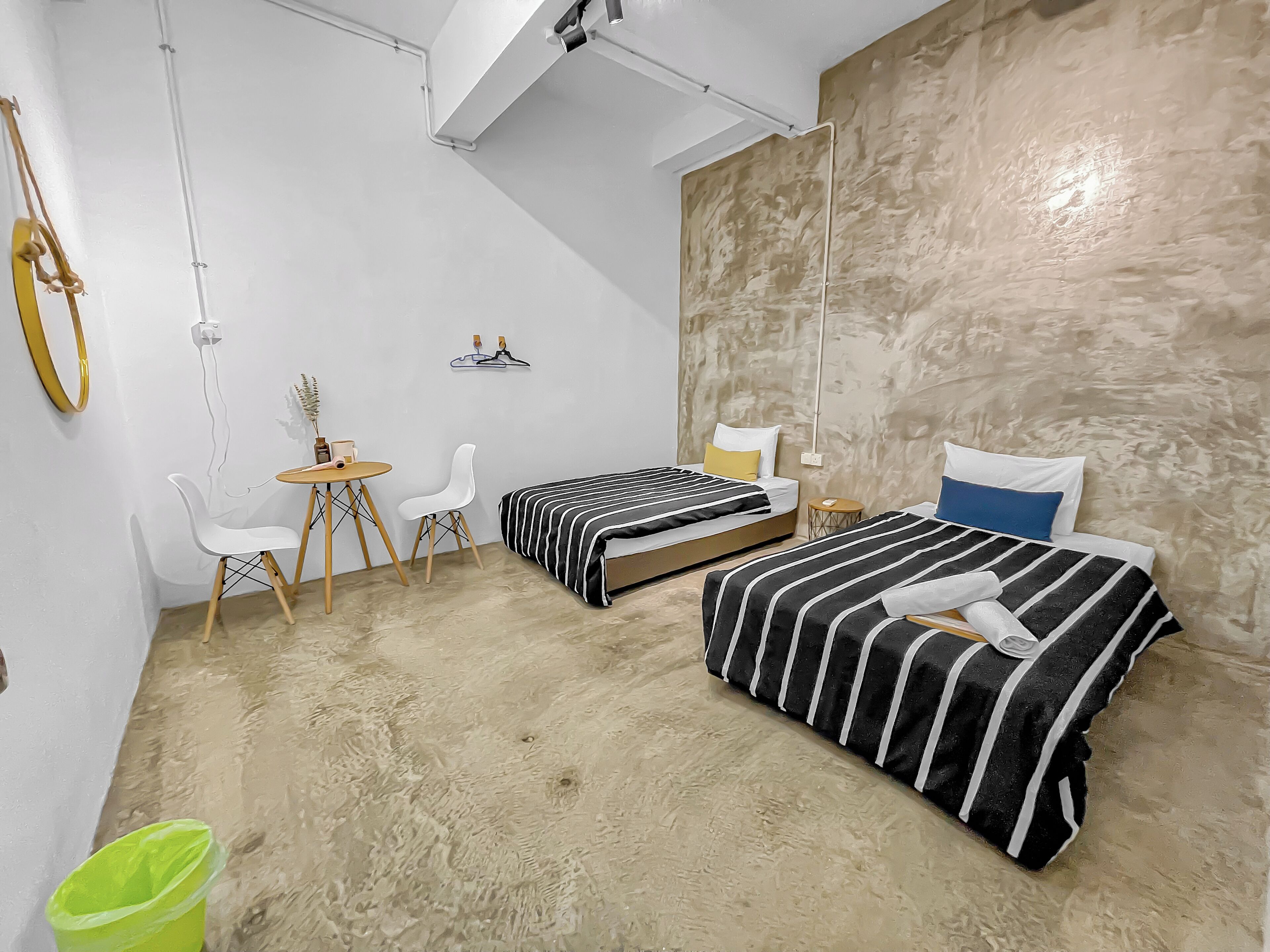 Comfort Triple Room, City View | Meja, langsir/tirai gelap terus, Wi-fi percuma 