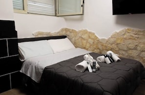1 bedroom, WiFi, bed sheets - Napoli Historic center Tribunali Duomo house (Napoli)