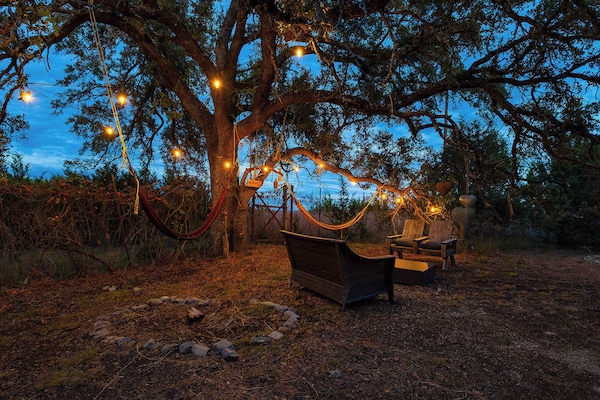 Unwind & enjoy gorgeous natural scenery in the Wisdom Oak seating area