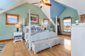 4 bedrooms, desk, iron/ironing board, WiFi