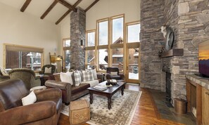 Smart TV, fireplace, DVD player, stereo - Big Sky Vacation Rentals: Black Eagle 28 (Big Sky)