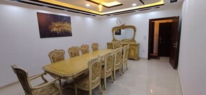 Flat-screen TV - Laperla luxury apartments  (Amman)