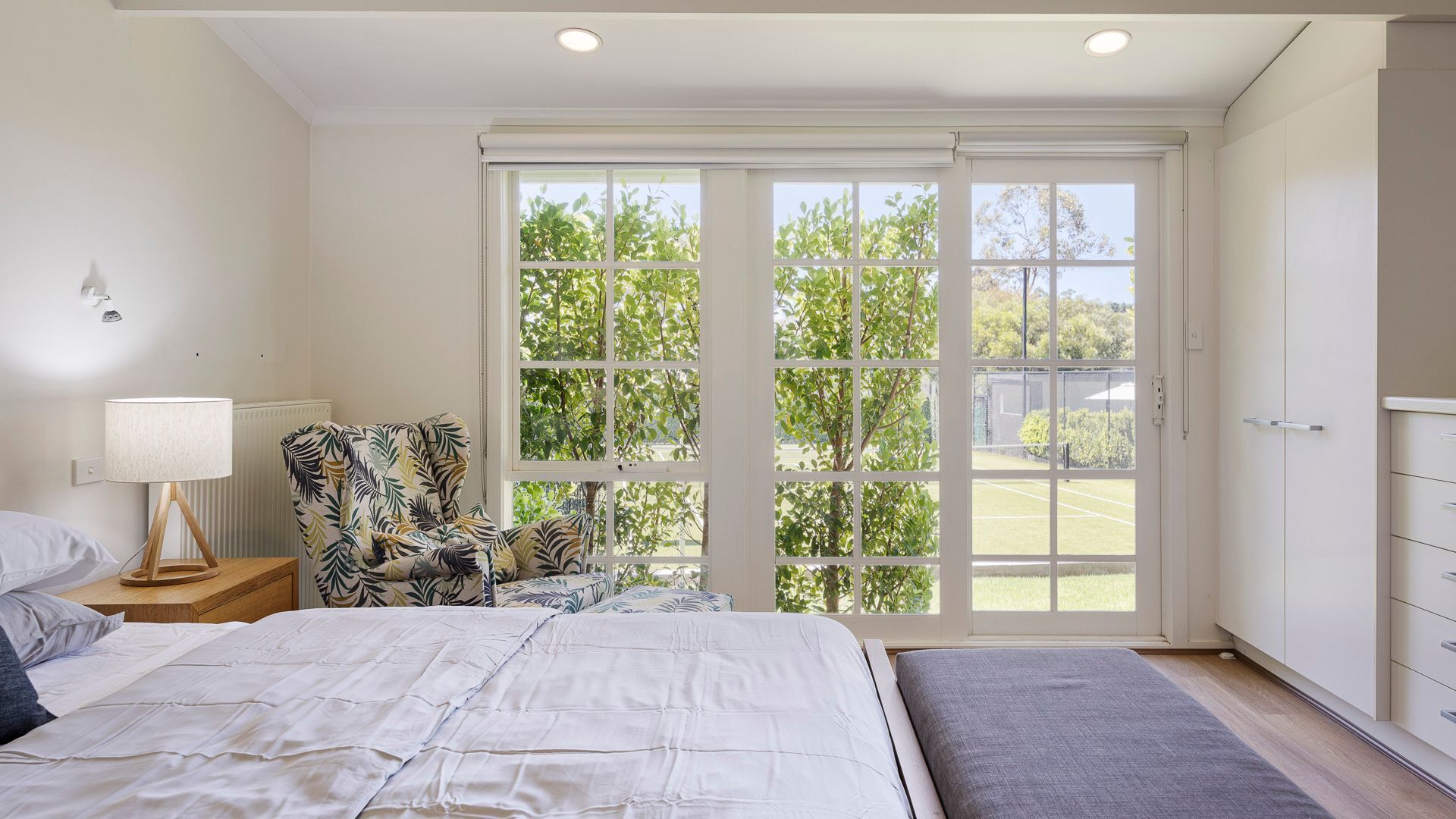 4 bedrooms, iron/ironing board, travel cot, free WiFi