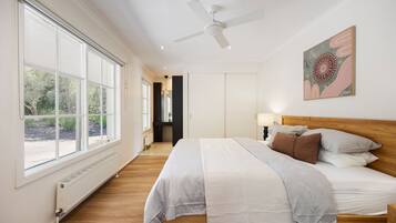 4 bedrooms, iron/ironing board, travel crib, free WiFi
