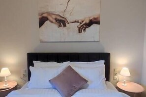 2 slaapkamers, een bureau, een strijkplank/strijkijzer, wifi