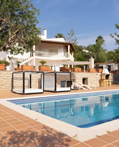 VILLA IN THE BEST LOCATION + SWIMMING POOL + CONCIERGE