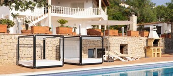 VILLA IN THE BEST LOCATION + SWIMMING POOL + CONCIERGE