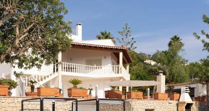 VILLA IN THE BEST LOCATION + SWIMMING POOL + CONCIERGE