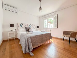 7 bedrooms, WiFi - VILLA IN THE BEST LOCATION + SWIMMING POOL + CONCIERGE (IB)