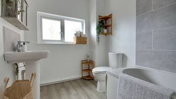 Apartment, 2 Bedrooms | Bathroom