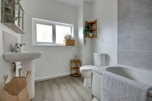 Apartment, 2 Bedrooms | Bathroom