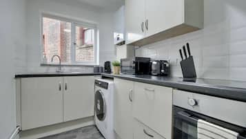 Apartment, 2 Bedrooms | Private kitchen