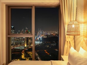 2 bedrooms, iron/ironing board, travel crib, free WiFi - Luxury 2BR Between DIFC & Downtown | Skyline View (Dubai)