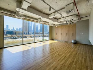 Interior - Luxury 2BR Between DIFC & Downtown | Skyline View (Dubai)