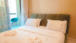 3 chambres, fer et planche à repasser, Wi-Fi, draps fournis