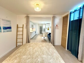 1 habitación, tabla de planchar con plancha, wifi gratis y ropa de cama