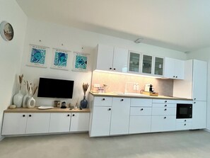 Refrigerador, microondas, horno, placa de cocina