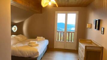 5 bedrooms, WiFi, bed sheets