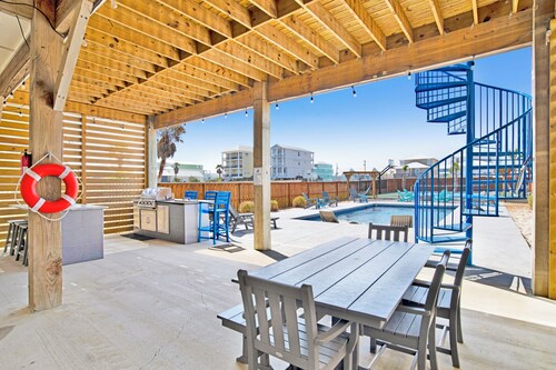 Reduced Rates! Between the Tides *Private Pool and Pickleball Court*