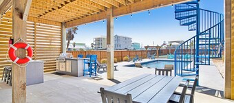 Reduced Rates! Between the Tides *Private Pool and Pickleball Court*